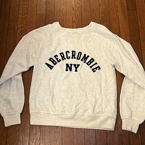 Abercrombie crew neck size extra small.